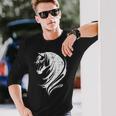 長い馬のたてがみを持つ美しい馬 長袖Tシャツ 彼への贈り物