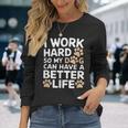 I Work Hardo My Dog Can Have A Better Life おかしな犬の飼い主 長袖Tシャツ 彼女への贈り物