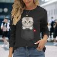 ポケットに入ったスコティッシュフォールド猫 のぞくかわいい子猫 長袖Tシャツ 彼女への贈り物