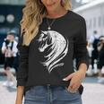 長い馬のたてがみを持つ美しい馬 長袖Tシャツ 彼女への贈り物