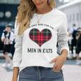 I'm Only Here For The In Kilts タータンチェック ハート 長袖Tシャツ 彼女への贈り物