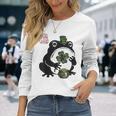 不機嫌そうなカエル 面白い 聖パトリックデー クローバーリーフ アニメ 日本語 長袖Tシャツ 彼女への贈り物