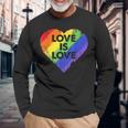 Lgbt Love Is Lovetシャツレトロハートゲイレズビアンプライド月間 長袖Tシャツ 高齢者への贈り物