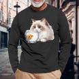 おさるのラグドール 猫と金魚 長袖Tシャツ 高齢者への贈り物
