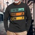 スイム・バイク・ラン トライアスロン選手 アスリート スポーツ トライアスロン 長袖Tシャツ 高齢者への贈り物