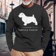 ノーフォークテリア犬の白いシルエット 長袖Tシャツ 高齢者への贈り物
