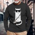 バスクラリネットを弾くサングラスをかけた面白い猫 長袖Tシャツ 高齢者への贈り物