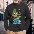 パイナップルはサーフィンのイラスト 長袖Tシャツ 高齢者への贈り物