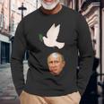 プーチンの頭に平和の鳩の糞、世界は平和を望んでいる 長袖Tシャツ 高齢者への贈り物