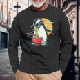 ペンギン食べる ラーメン サングラス アートワーク 和麺 長袖Tシャツ 高齢者への贈り物