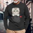 ポケットに入ったスコティッシュフォールド猫 のぞくかわいい子猫 長袖Tシャツ 高齢者への贈り物
