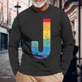 文字 J 大文字 アルファベット モノグラム イニシャル レインボー アルファベット J 長袖Tシャツ 高齢者への贈り物
