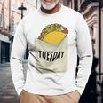 Trendy Taco Tuesday Pocket Food Humour 長袖Tシャツ 高齢者への贈り物