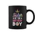 Jugador De Baloncesto Hermana Del Niño Cum Taza de café