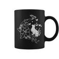 花柄の三日月と蝶を持った猫。 コーヒーマグ