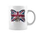 ユニオンジャックバンダナをかぶったブリティッシュブルドッグ、かわいい英国国旗。 コーヒーマグ