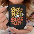 ミツバチ 養蜂家 ミツバチの巣立ち Bee Nice Or Buzz Off コーヒーマグ 面白い贈り物