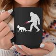 レトロ ビッグフット ウォーキング ジャーマンシェパード 犬 おもしろい サスカッチ 長袖tシャツ コーヒーマグ 面白い贈り物