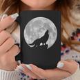 月に吠えるオオカミのシルエット。 コーヒーマグ 面白い贈り物