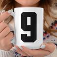 番号9 ナインスポーツジャージ 誕生日年齢 ラッキーナンバーブラック コーヒーマグ 面白い贈り物