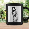 Hot Girl On 男性用 セクシー ブルネット ピンナップガール B&W コーヒーマグ ギフトのアイデア