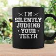 I'milently Judging Your Th Dentist Dentistry Dentistry Dentists コーヒーマグ ギフトのアイデア