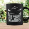 Lone Cowboy Watching Ufo 空飛ぶ円盤 キャニオン コーヒーマグ ギフトのアイデア