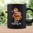 Punch Keep Holding On Cute Baby Monkey グラフィック コーヒーマグ ギフトのアイデア
