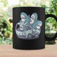 サメがたくさんトラックに 長袖tシャツ コーヒーマグ ギフトのアイデア