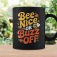 ミツバチ 養蜂家 ミツバチの巣立ち Bee Nice Or Buzz Off コーヒーマグ ギフトのアイデア