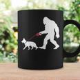 レトロ ビッグフット ウォーキング ジャーマンシェパード 犬 おもしろい サスカッチ 長袖tシャツ コーヒーマグ ギフトのアイデア