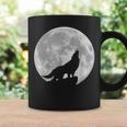 月に吠えるオオカミのシルエット。 コーヒーマグ ギフトのアイデア