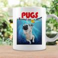 ニューヨーク港でゴム製のアヒルのおもちゃで遊ぶかわいいパグ犬 長袖tシャツ コーヒーマグ ギフトのアイデア
