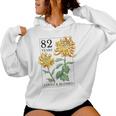82 Years Loved And Blessed 花柄 フラワースタンプ 82歳の誕生日 レディースパーカー