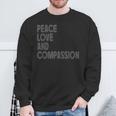 Peace Love And Compassion シャツ インスピレーションを与える引用 レトロ スウェットシャツ 高齢者への贈り物