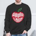 「Red Apple Fresh Fruit 」 ハート型 Love りんご フルーツ ユニークデザイン 長袖tシャツ スウェットシャツ 高齢者への贈り物
