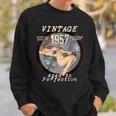 1957 ボンバーノーズアート ホットピンナップ 64歳の誕生日ギフト アンティーク調 スウェットシャツ 彼への贈り物