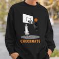 Checkmate Pawn Defeat King In Basketball チェスtシャツ スウェットシャツ 彼への贈り物