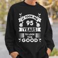 こんなに面白く見えるのに95年かかった 95歳 長袖tシャツ スウェットシャツ 彼への贈り物