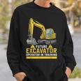 将来の掘削機オペレーターが重機ファンのトレーニングに参加。 スウェットシャツ 彼への贈り物