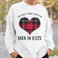 I'm Only Here For The In Kilts タータンチェック ハート スウェットシャツ 彼への贈り物