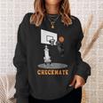 Checkmate Pawn Defeat King In Basketball チェスtシャツ スウェットシャツ 彼女への贈り物