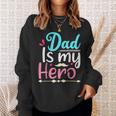 My Dad Is My Hero ギフト 父の日 クール キッズ シャツ メンズ レディース スウェットシャツ 彼女への贈り物