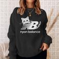 「Nyan Balance」ニャンバランス グラフィック かわいい ねこ スウェットシャツ 彼女への贈り物