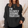 あなたの車を黙って判断してる面白いドライバーの名言 スウェットシャツ 彼女への贈り物