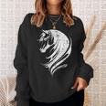 長い馬のたてがみを持つ美しい馬 スウェットシャツ 彼女への贈り物