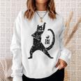 太極拳の練習をしている陽気な猫 陰陽 長袖tシャツ スウェットシャツ 彼女への贈り物
