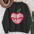 「Red Apple Fresh Fruit 」 ハート型 Love りんご フルーツ ユニークデザイン 長袖tシャツ スウェットシャツ 年配の女性への贈り物