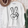 2本指 ピースサイン キュート ビクトリー ハンド ジェスチャー ピースシンボル スウェットシャツ 年配の女性への贈り物