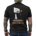 Checkmate Pawn Defeat King In Basketball チェスtシャツ メンズTシャツ バックプリント